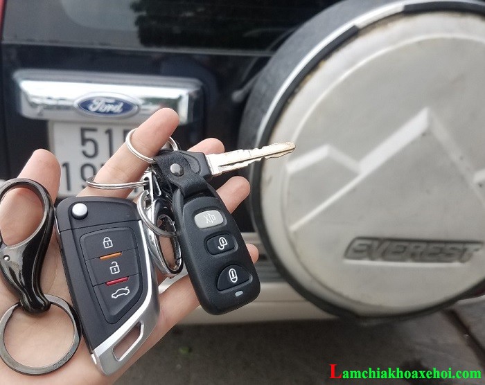 Làm chìa khóa ô tô Ford Everest