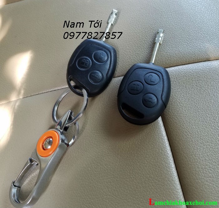 làm chìa khóa xe ford transit chính hãng chi phí tốt nhất