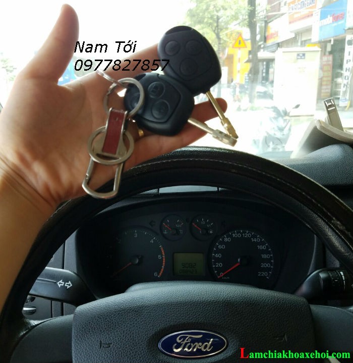 làm chìa khóa xe ford transit tận nơi tại Hà Nội