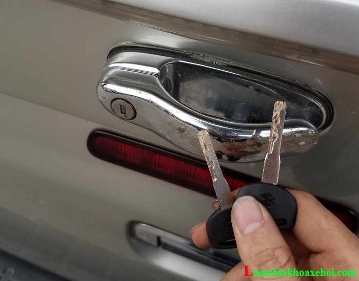 sửa khóa cốp xe ô tô ranger