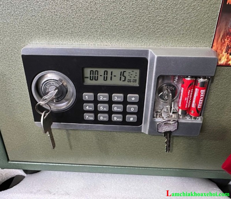 cách thay pin két sắt điện tử pin lắp bên ngoài