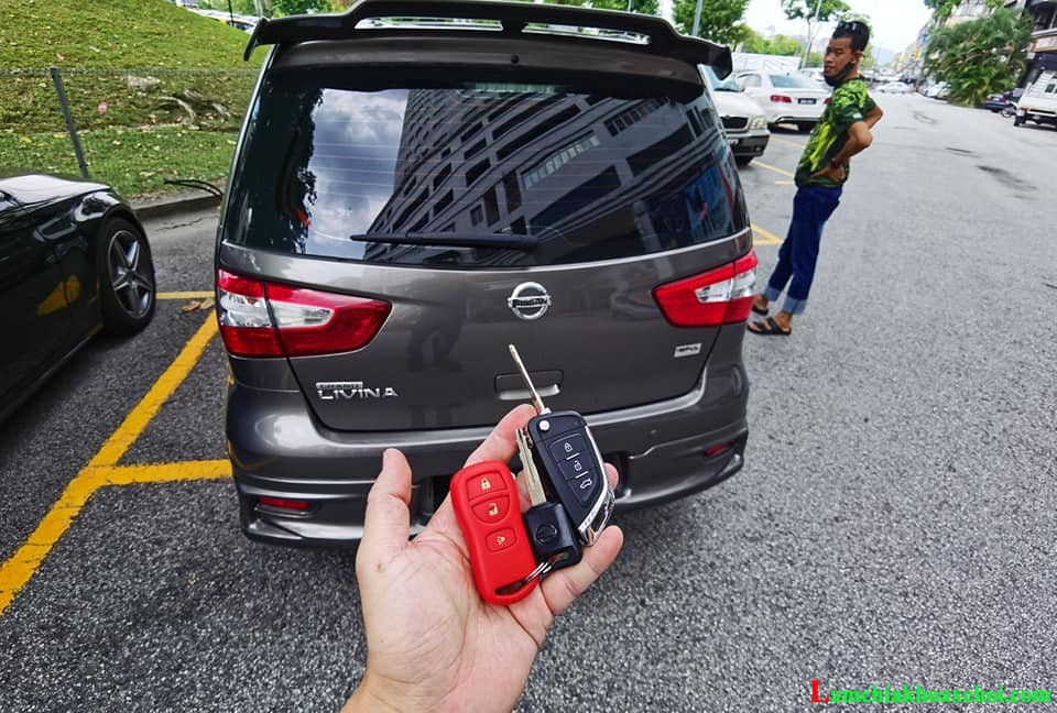 làm chìa khóa xe thông minh smartkey Nissan grand Livina giá tốt