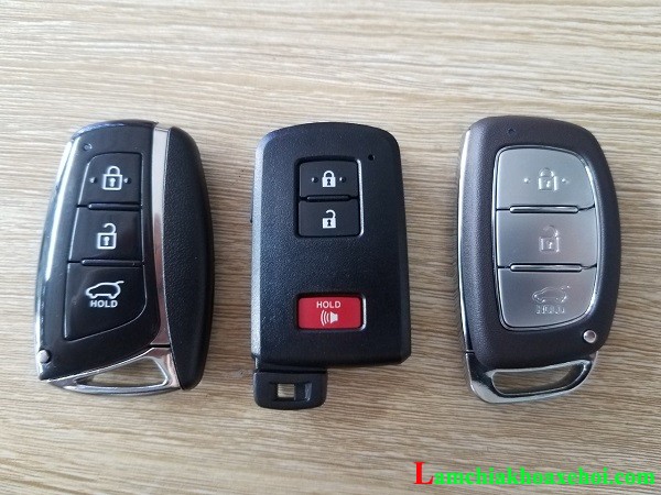 nút hold trên chìa khóa xe ô tô